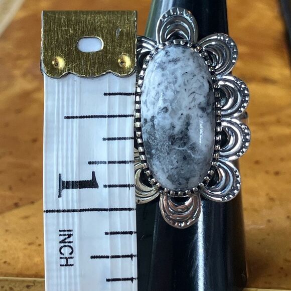 Genuine White Buffalo Sterling Silver Ring Size 7 - Picture 7 of 9